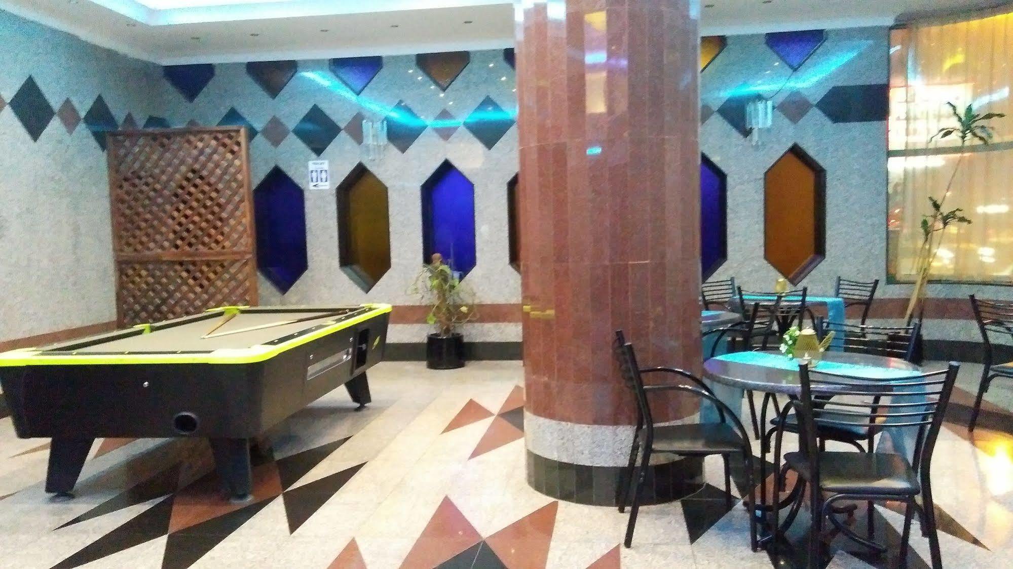 รอยัล คราวน์ สวีทส์ Aparthotel ชาร์จาห์ ภายนอก รูปภาพ